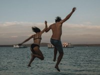 Die Heuwels Fantasties ft. Early B - 'Plekkie In Die Son'