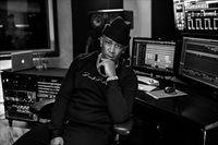 Theo Kgosinkwe - Khombo Ra Mina