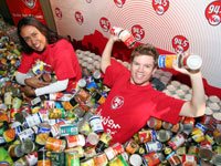 With the help of 94.5 Kfm listeners, presenters Mel Jones and Nic Marais were able to donate 40 000 cans of food for the disadvantaged communities living in the Western Cape.
