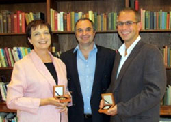 The winners of the Beckman-Coulter silver and gold medals are SU academic Prof Erick Strauss (right) and Prof Stephanie Burton of the Cape Peninsula University of Technology. Here they are at the award function with SASBMB president Prof Brett Plescke.(Image: Engela Duvenage)