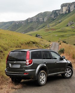 Like all SUV’s the H5 tends more to boxy then elegant, but the body lines are neat and clean.
