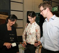 Rianie Strydom from Haskell Vineyards interacting with wine lovers at the Showcase.