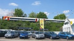 (Image: Attribution: Sebastian Ballard, via Wikimedia Commons)