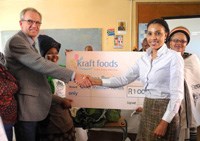 Pat Senne, Kraft Foods Director Corporate and Government Affairs for Southern and Central East Africa (right), hands over cheque to Niels Matthiessen, Humana’s Country Director
