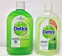 The recalled Dettol Disinfectant Liquid on the left, with Dettol SA's SABS approved product on the right.