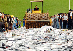 Piracy and counterfeit goods are not just a South African problem - it's a worldwide problem. Here, in the Brazilian capital of Brasília, more than half a million counterfeit CDs are destroyed in front of the National Congress. (Image: Agencia Brasil, via Wikimedia Commons)