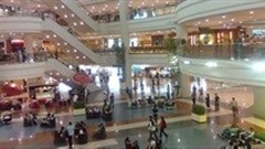 Caps banned as Philippine malls fight crime