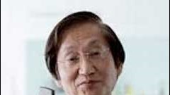 Asus Chief, Jonney Shih has unveiled a five-in-one device that is a laptop, mobile phone and tablet with Windows and Android operating systems. Image: