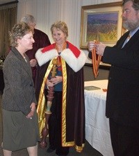 L-R: Margaret Fry, Hanneli Rupert-Koegelenberg and Neil Pendock at the first installation of the Commanderie de Bordeaux en Afrique du Sud in Johannesburg.