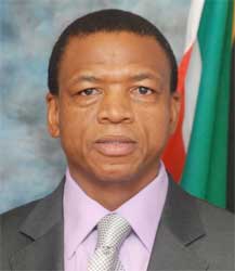 North West Premier Supra Mahumapelo says that all damaged houses will be repair by government after the tremor on in the province. Image:
