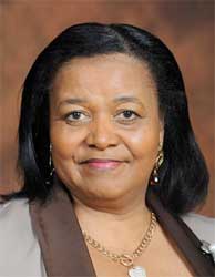 Environmental Affairs Minister Edna Molewa the annual Weed-buster Campaign is effective in removing invasive plants from South Africa. Image: GCIS