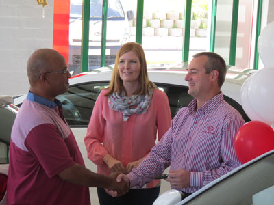 L to R: Steven Lakay, Winner; Maryke Pienaar, Brand Trade Activator for Huggies and Sean Smith, MD of Kia Motors Hermanus