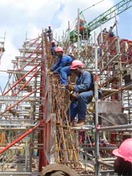 Government says the private sector needs to support black professionals and encourage them to enter the building industry by helping them create sustainable businesses. Image: