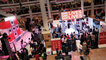 Aid Couture for typhoon survivors