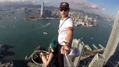 'Selfie sticks' give new perspective at tech show