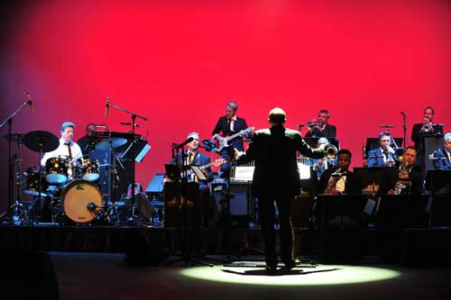 Love Swings: Gloria Bosman and Timothy Moloi with Johannesburg Big Band