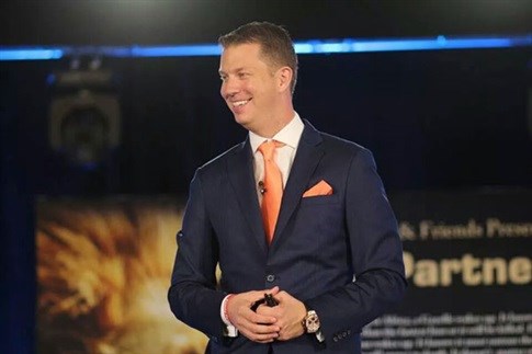 JT Foxx in action, at a Mega Partnering event