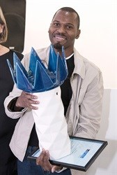 Tshepo Mosapa, winner of the SA Taxi Foundation Art Award.