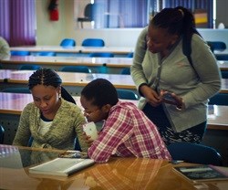 Wits students familiarising themselves with the @RISK software in the Mine Design Laboratory.