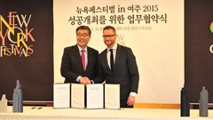 Michael O’Rourke, NYF’s President with Yeoju City mayor, Won Kyeong-hei at the event’s signing ceremony.