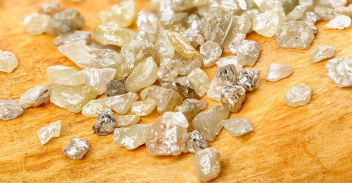 Hawks bust illegal diamond dealers
