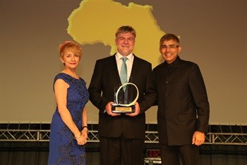 The winner in the Master category of Southern Africa World Entrepreneur Award, Johann Vorster (centre).