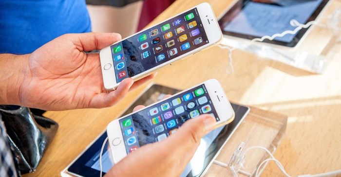 Apple hit on sales worries as US shares edge lower