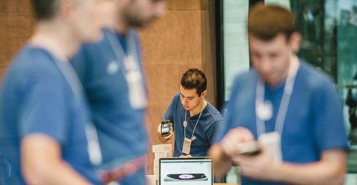 Sales staff crucial to retailers' customer retention