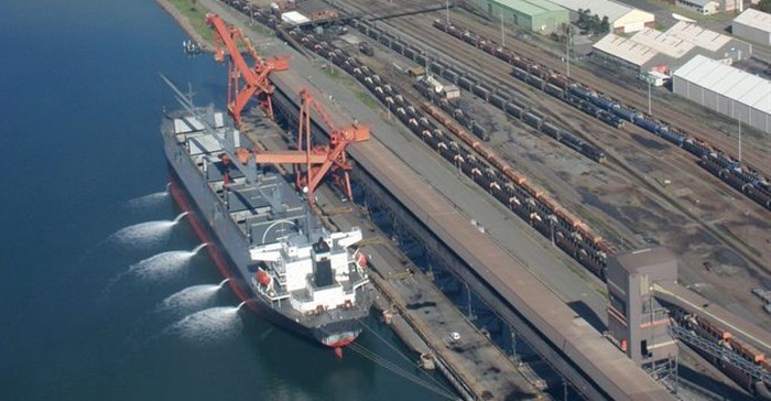 SA bulk exports up 7.3% in 2015 to record 168-million tons