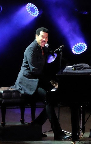 Endless love for Lionel Richie in Cape Town