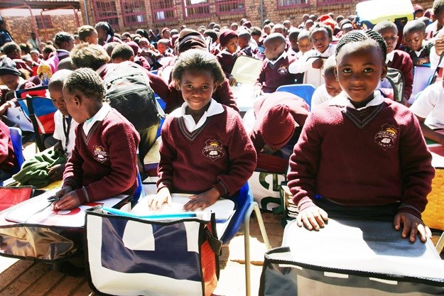 Melrose Arch donates vinyl sheets to DeskBags