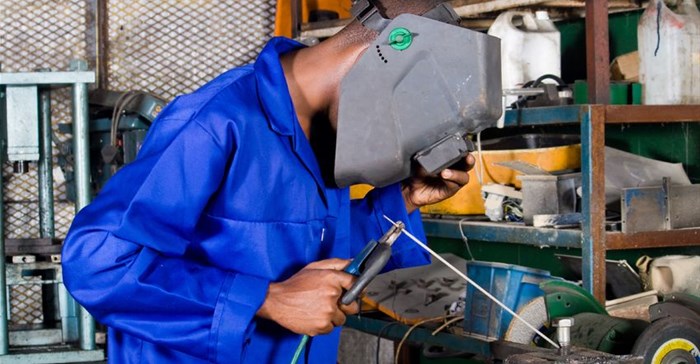 Davies urges car makers to bring in black suppliers