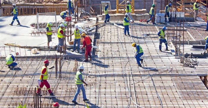 Success of engineering projects shaped with risk resolution in mind