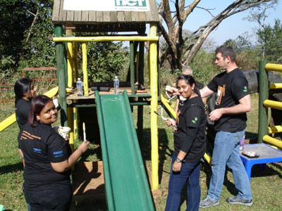 Thandi House, a home for abused and abandoned children situated in Chase Valley, Pietermaritzburg, benefited from a donation of groceries and educational toys, as well as Sappi staff doing much-needed maintenance work on the property.
