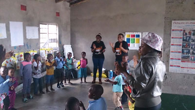 Sappi’s Project Grow team in northern KwaZulu-Natal donated tables, chairs, sleeping mats, blankets and books to the Osizweni Crèche in Manguzi. The children were also involved in singing, dancing and storytelling on waste, pollution and recycling.