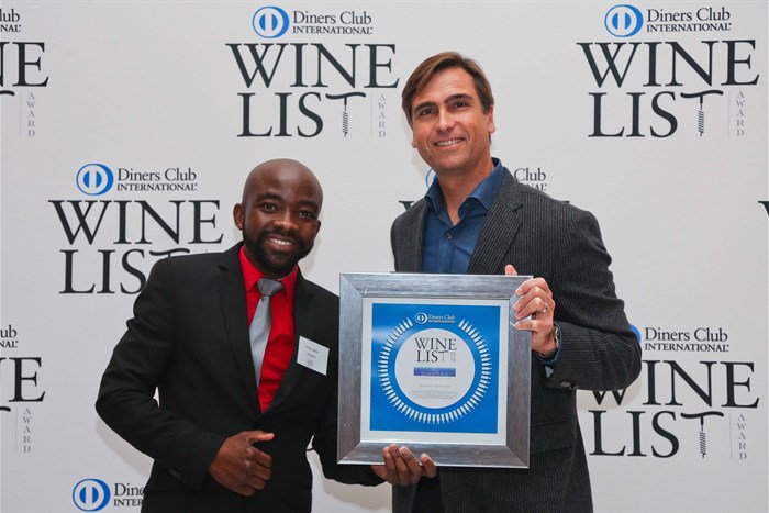 Pardon Taguzu from Aubergine with JP Rossouw head judge of the Diners Club Winelist Awards