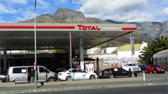 Team of drivers beats one-tank record