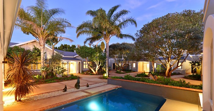 Founders Lodge courtyard