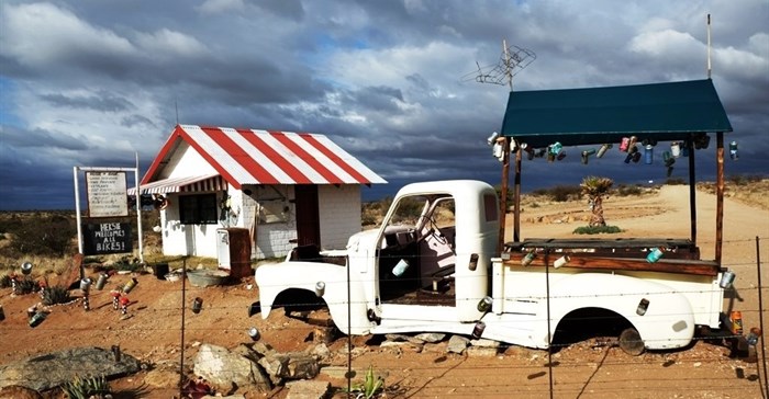 Northern Cape roadside farmstall, Heksie