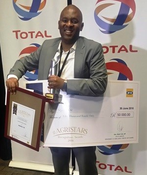 Sihle Ndlovu with award