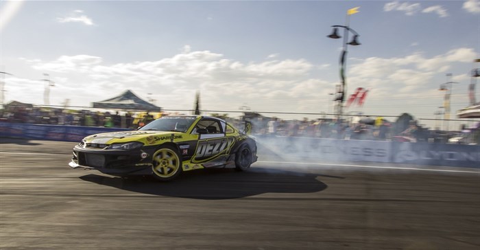 Shane Gutzeit shredding tyres in his Dezzi Racing Dunlop Tyres drift machine - Darren Townsley