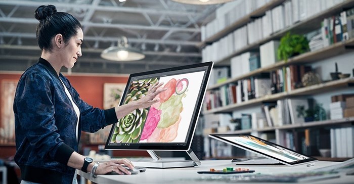 Microsoft aims at Apple with high-end PCs, 3D software