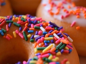 UK bans online ads for junk food targeting children