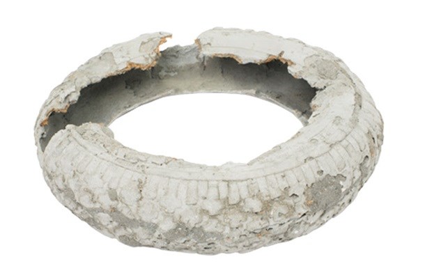 Kenan Petersen, Necklace, 33 cm x 33 cm, Concrete.