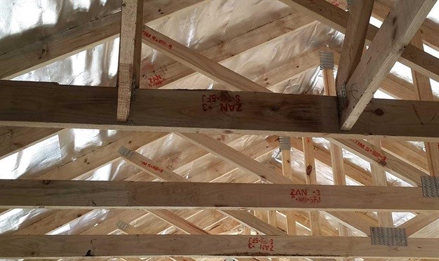 Truss hangers not installed due to a mix-up with a different section and detail.