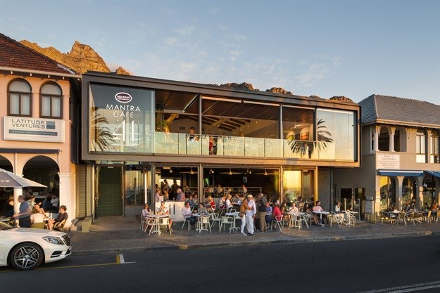 Scenic Camps Bay restaurant node fosters sensory experience