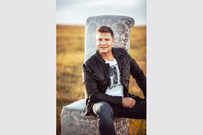 Moenie megaster Kurt Darren op die verhoog saam met die Culture Dancers misloop nie, by die Randse Skou op Saterdag, 22 April 2017, van 4nm-5nm. Joburg Expo Centre, Nasrec.