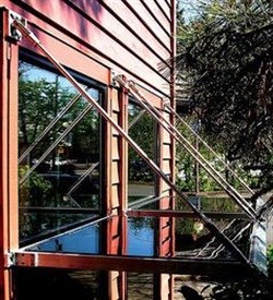 Water light shelves being tested on a dental clinic waiting room in Eugene, Oregon. Kevin Nute, CC BY-NC-ND