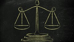 scale/ © faithie via