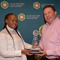 Winner of the Visitors Floating Trophy, Khomotso Mdhluli from Polokwane with Alderman Garin Cavanagh from the City of Cape Town.